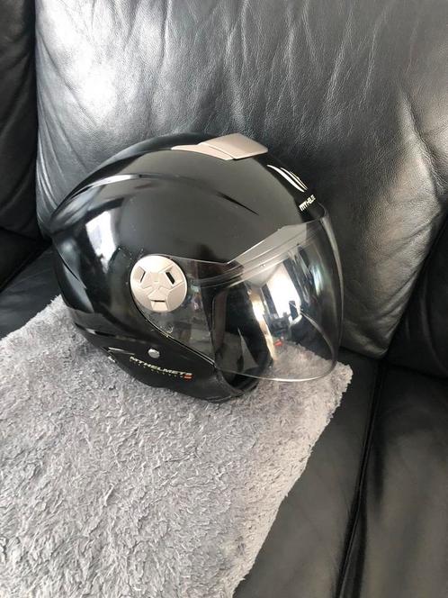 Te koop een zwarte Motor schutter helm