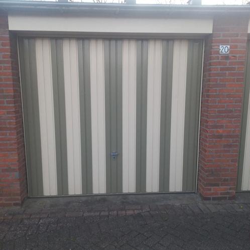 Te koop gevraagd garageboxen.