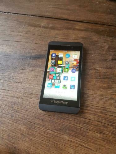 Te koop goede BlackBerry z10 met oplader simlockvrij