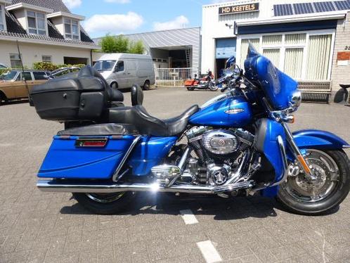 Te KOOP  HARLEY-DAVIDSON  Motoren en VEEL  onderdelen