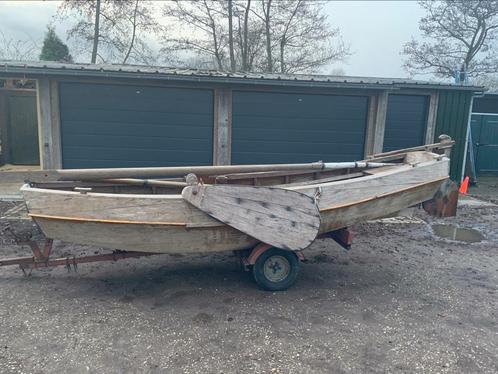 Te koop houten eiken boot Sloep Friese schouw. Roeiboot