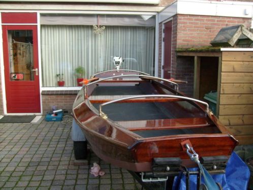 Te koop houten roeibootmotortrailer