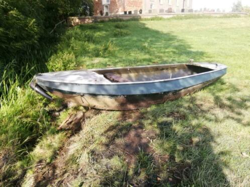Te koop, ijzeren visboot