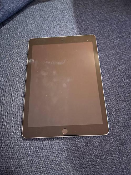 Te koop iPad 6e generatie, 32 GB, zwart, zo goed als nieuw.