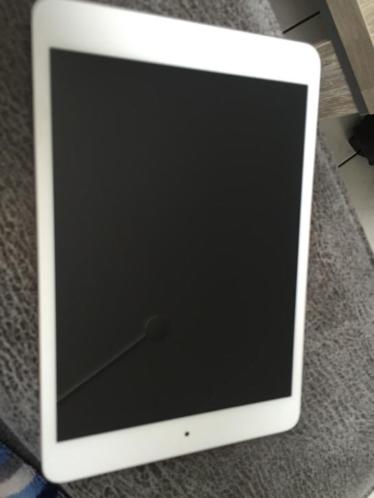 Te koop iPad mini zilver 16GB zonder krassen
