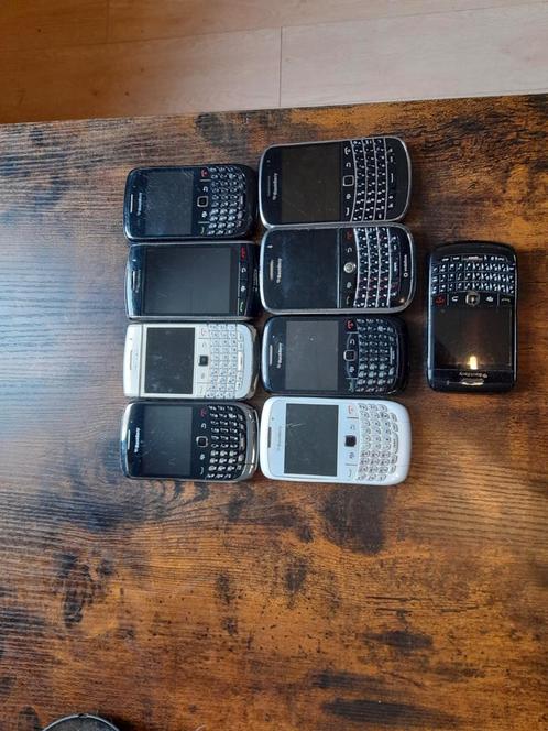 Te koop kleine partij Blackberry telefoons werkend samen 35