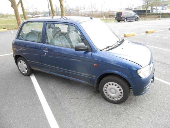 Te koop leuke kleine Daihatsu Cuore 1.0 1999 Blauw