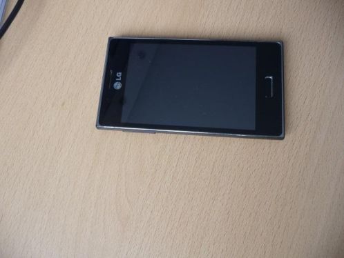 Te koop LG Optimus L5 mobiel met hoes en oplader