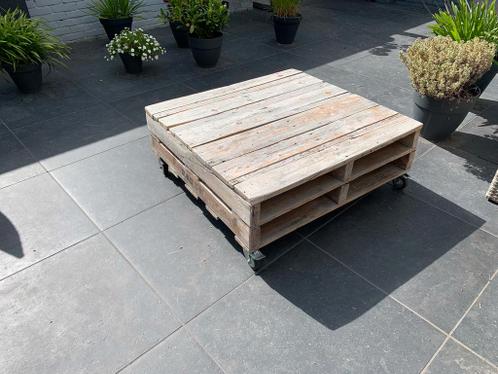 Te koop loungeset kussens en pallettafel