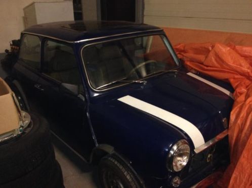 Te koop mini uit 1983 met werk