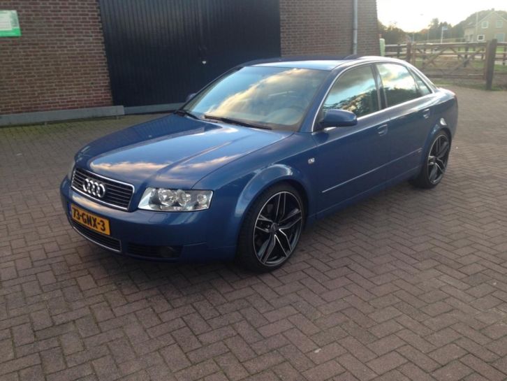 Te koop. Mooie blauwe Audi A4 3.0 V6 automaat s-line Quattro