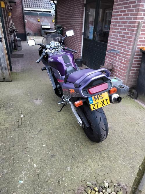 Te koop mooie Suzuki met speciale kleurstelling.