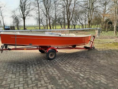 Te koop mooie Volksboot, gebouwd bij Troost in Leiden.
