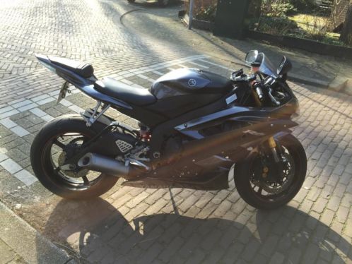 Te koop mooie Yamaha R6 2007 met weinig kilometers.