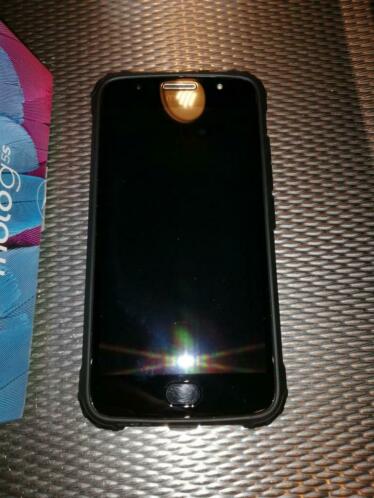 Te koop moto g5s in goede staat 2x een hoesje