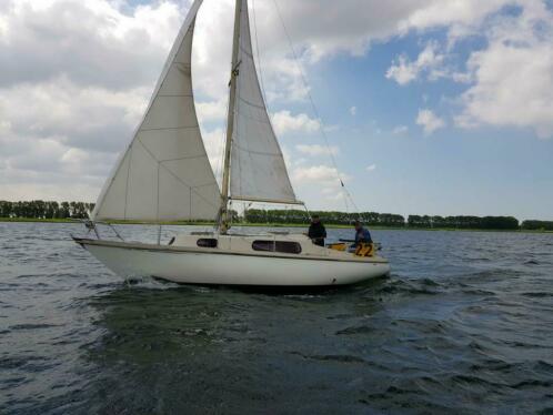 Te koop Mystere zeiljacht. Polyester. Lang 8,25 Breed 2,75.