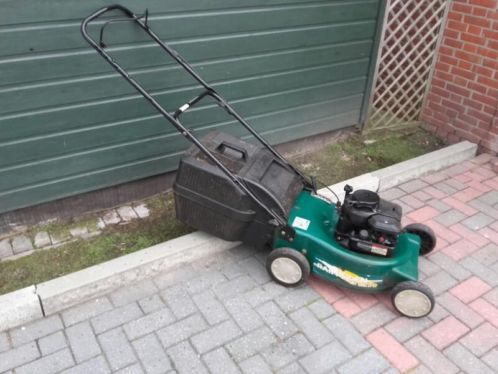 te koop nette mtd grasmaaier met BampS motor werkt perfect