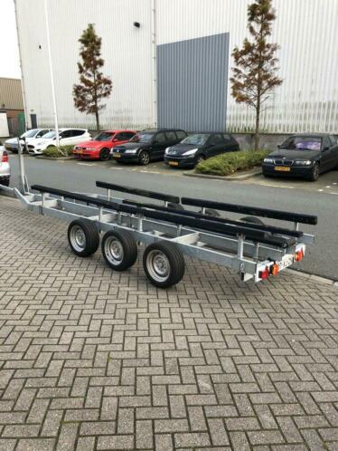 Te koop nette PEGA 3-Asser stallingstrailer
