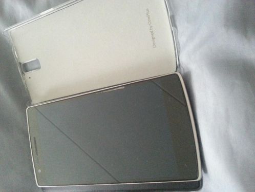 Te koop Oneplus One (met lichte schade).