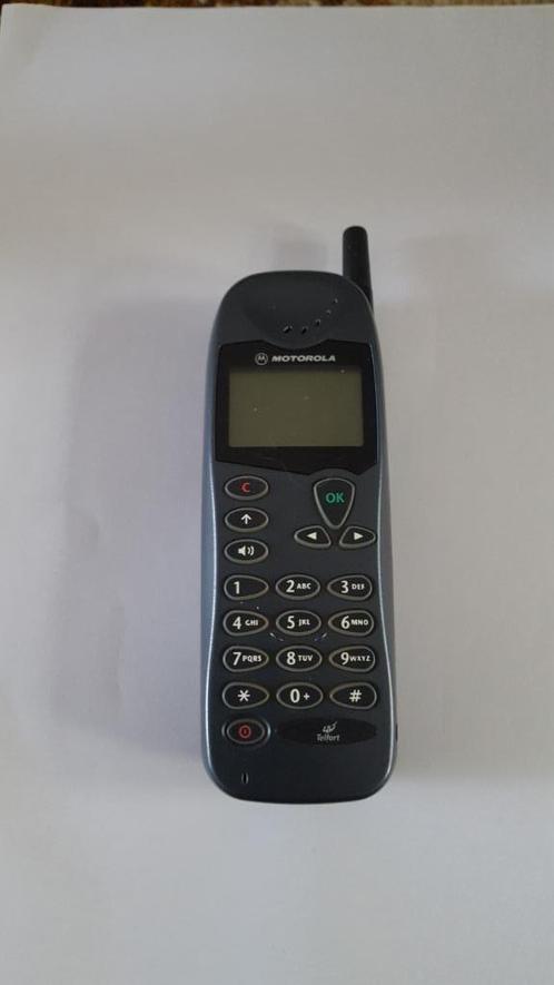 Te Koop oude Motorola M3588 GSM.