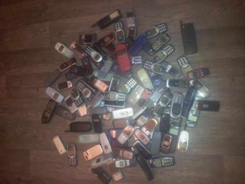 Te koop partij oude telefoons 250 stuks 