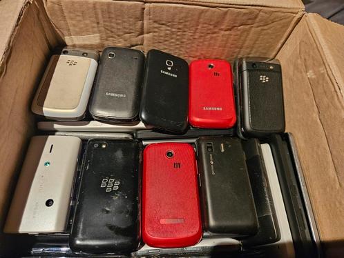 TE KOOP PARTIJ VAN 195 STUKS KLEINE SMARTPHONES