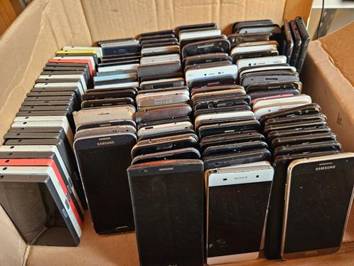 TE KOOP PARTIJ VAN 50 STUKS MIX TELEFOONS