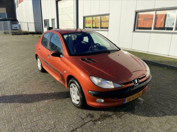 Te koop Peugeot 206 1.6 16v gentry 5D 2001 154.000 km