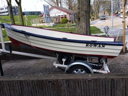 te koop polyester volgboot met trailer