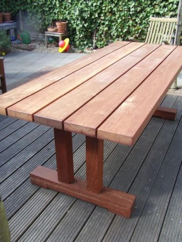 TE KOOP Prachtige robuuste tafel - duurzaam hardhout NIEUW