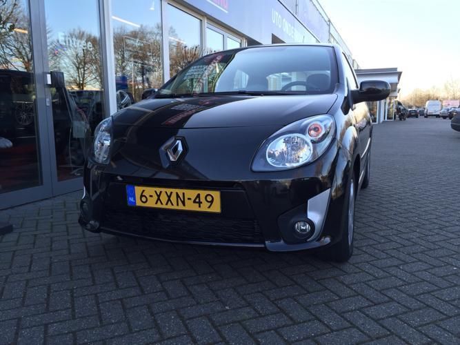 TE KOOP Renault Clio 1.2 16V ECO2 Authentique 2011 Zwart