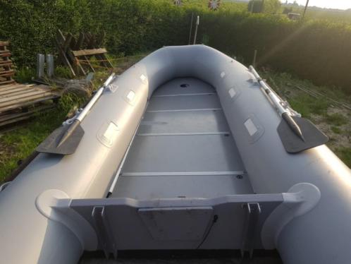 Te koop rubberboot met aanhangwagen
