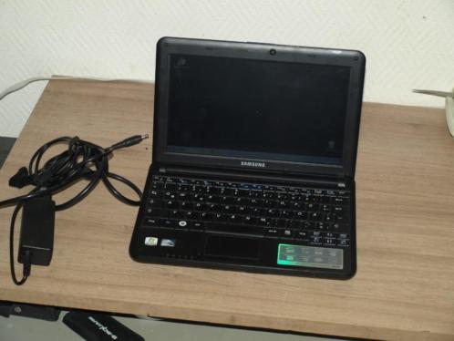 te koop samsung mini laptop met oplader windows 7 starter du