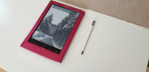 Te koop Sony e-reader PRS 650 kleur rood.