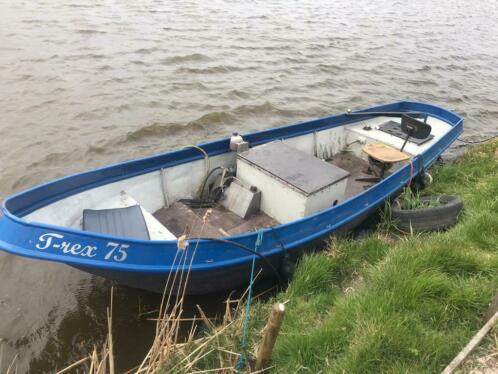 Te koop stalen motor boot met Volvo Penta inboord.