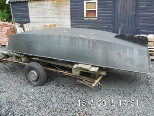 Te koop stalen roeiboot