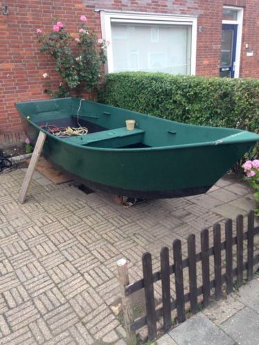 Te koop stalen roeibootje 4,10 bij 1,40