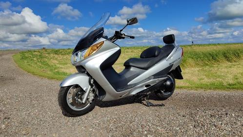 Te koop Suzuki Burgman 400 i.z.g.st. , bj 2004