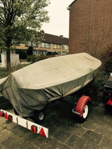 Te koop toervisboot met trailer en motor