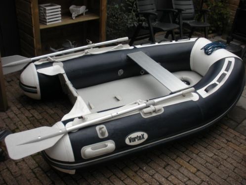 Te koop vortex rubberboot met 3 pk yamaha aanhangmotor.
