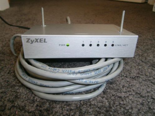 Te koop Zyxel Ethernet Switch GS-105  3 meter netwerkkabel