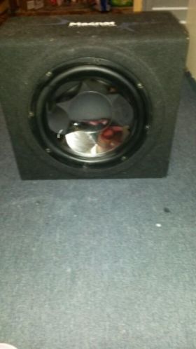 Tekoop 2 mooie sub woofers en een versterker