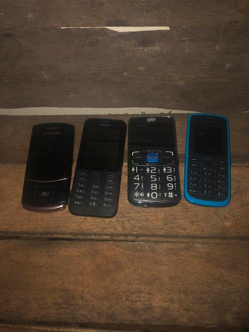 Tekoop paar oude telefoons