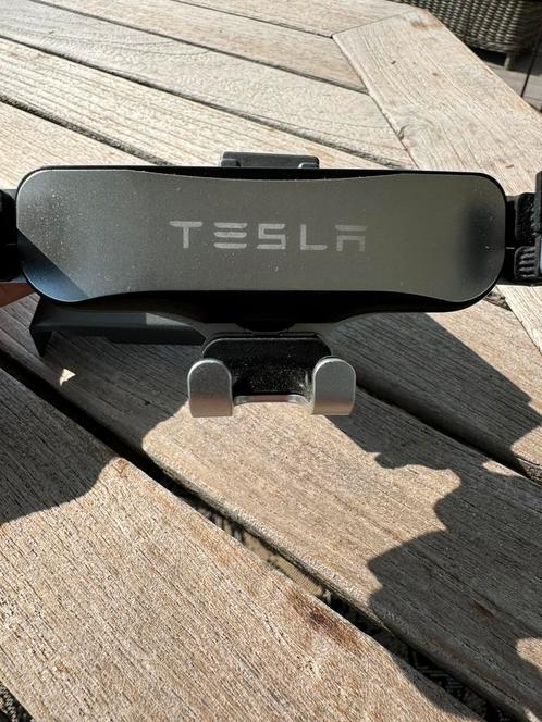 Telefoon houden voor Tesla Model 3