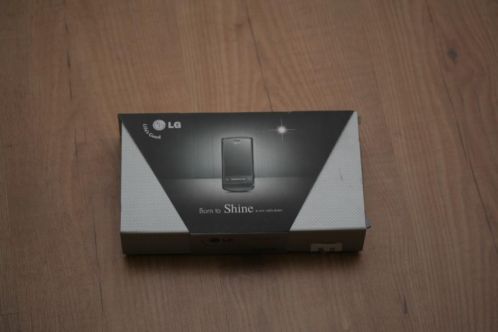 Telefoon LG Born to Shine Black Label Series