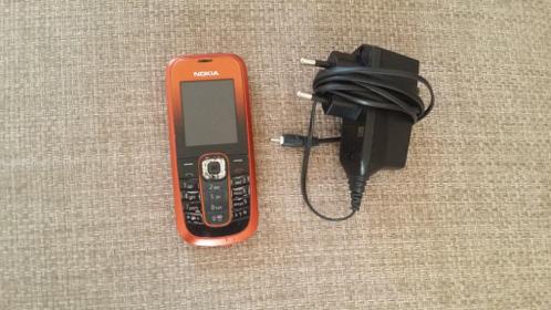 Telefoon van nokia met 2 opladers 1 voor in australie en 1 v