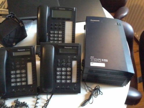 telefooncentrale met 3 telefoons bijgeleverd
