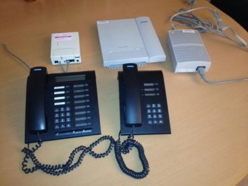 Telefooncentrale met drie telefoons