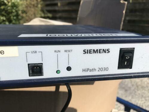 Telefooncentrale Siemens Hipath 2030 met 4 siemens toestell