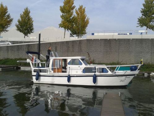 Ten broeke kruiser met binnenbuitenbesturing